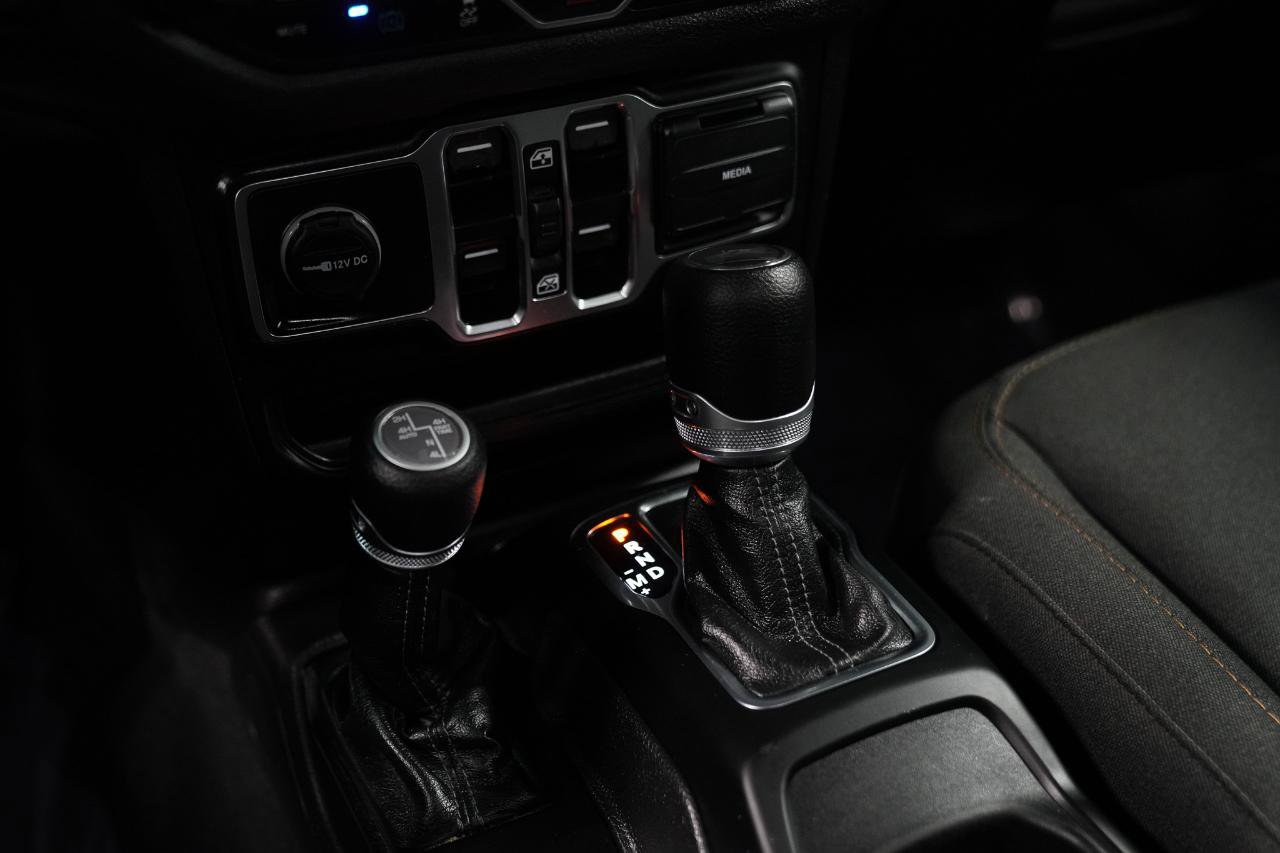 Used 2024 Jeep Wrangler Unlimited w/ Convenience Group AWD/4WD image 33
