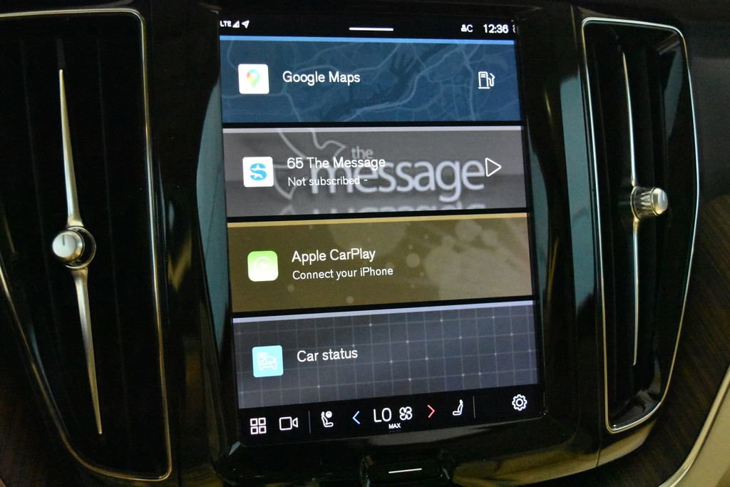 Used 2022 Volvo XC60 B5 Momentum image 11