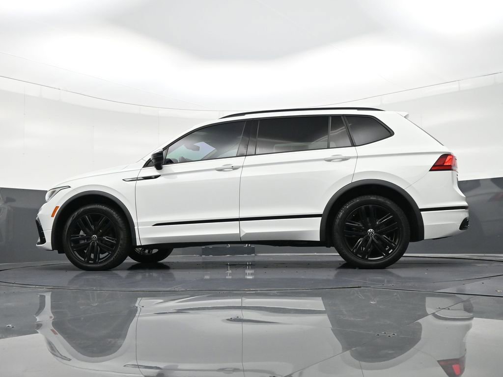 Used 2022 Volkswagen Tiguan SE R-Line image 25
