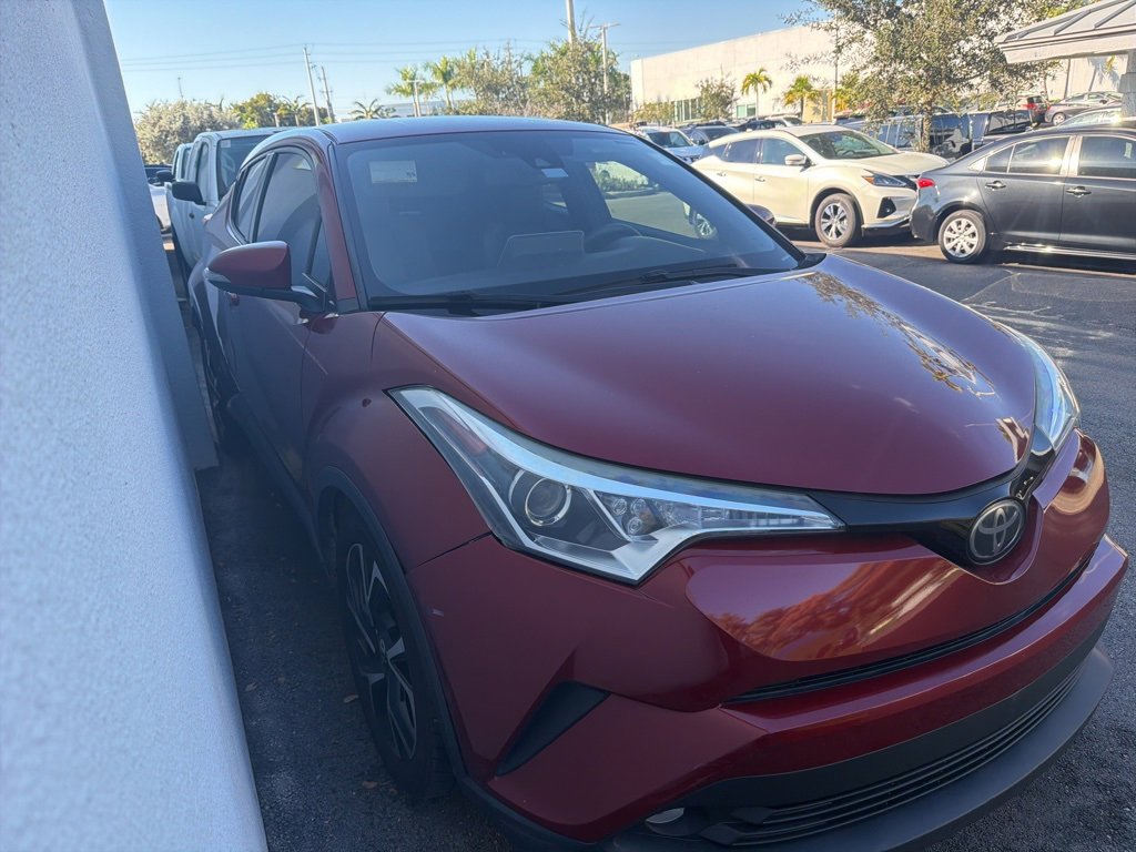 Used 2019 Toyota C-HR XLE image 3