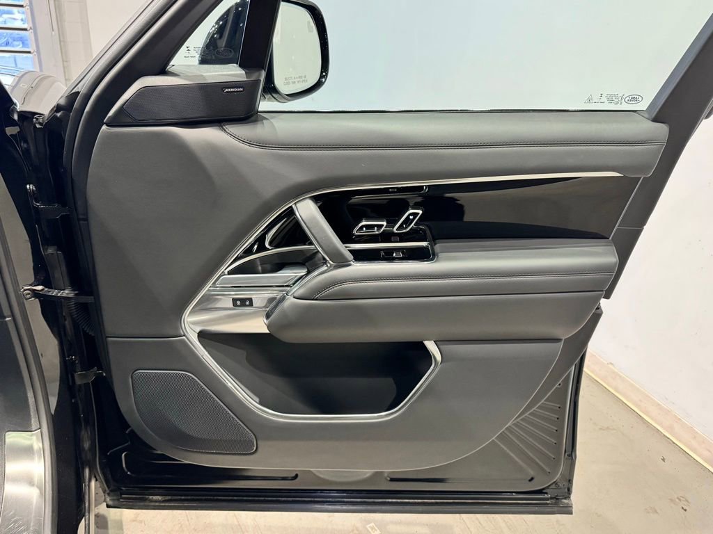 Used 2024 Land Rover Range Rover SE image 37