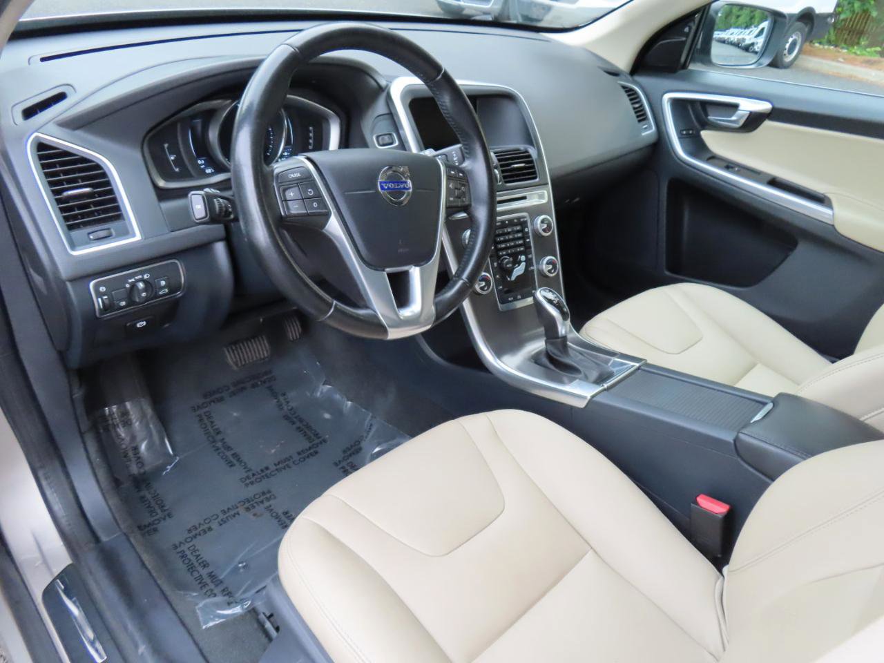 Used 2016 Volvo XC60 T6 w/ Proximity Package AWD/4WD image 19