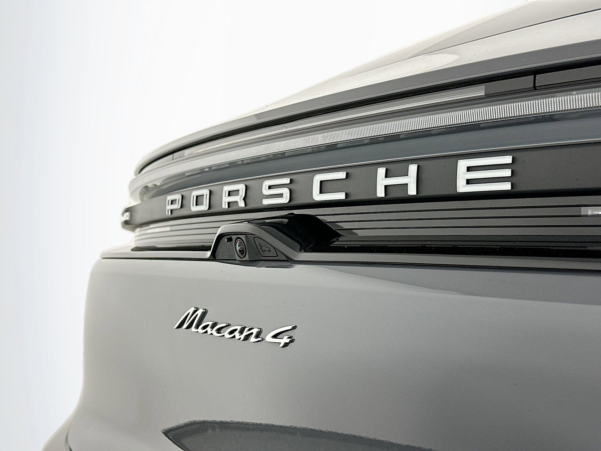 Certified 2025 Porsche Macan 4 Electric image 17