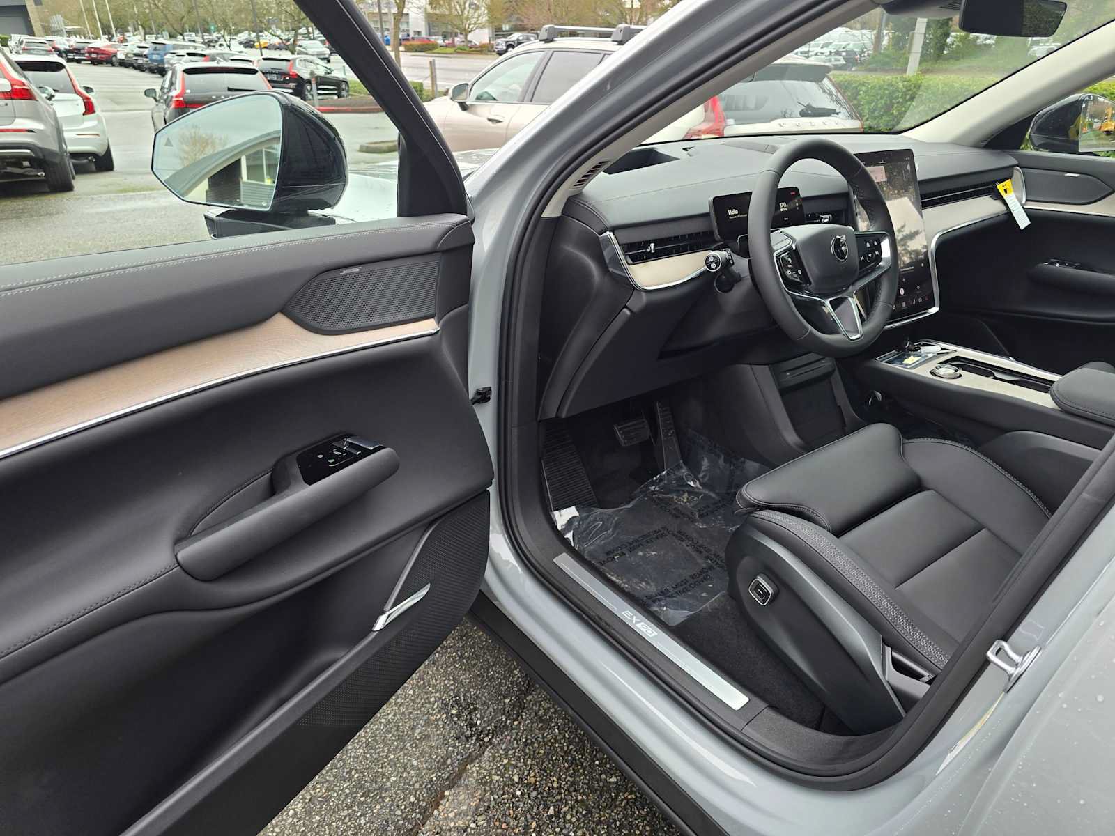 New 2025 Volvo EX90 Ultra w/ Protection Package Premier AWD/4WD image 18