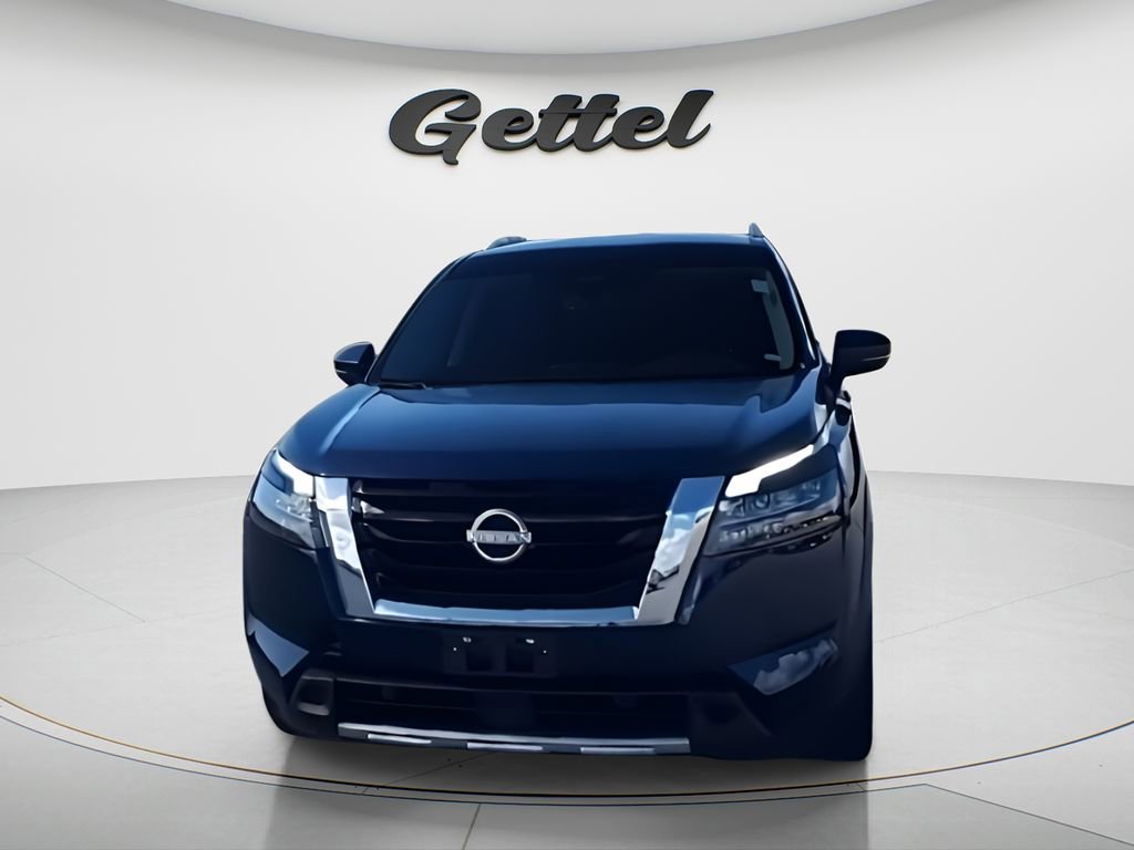 Used 2025 Nissan Pathfinder SL image 3