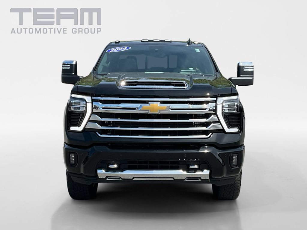 Used 2024 Chevrolet Silverado 2500 High Country w/ High Country Premium Package AWD/4WD image 2