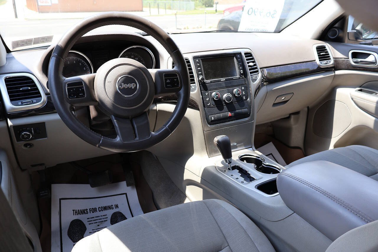 Used 2012 Jeep Grand Cherokee Laredo AWD/4WD image 15