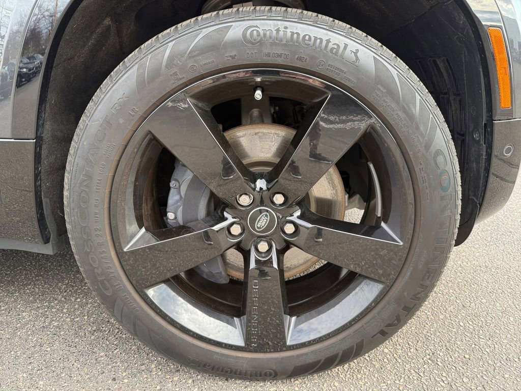 Used 2025 Land Rover Defender 130 X-Dynamic SE image 18