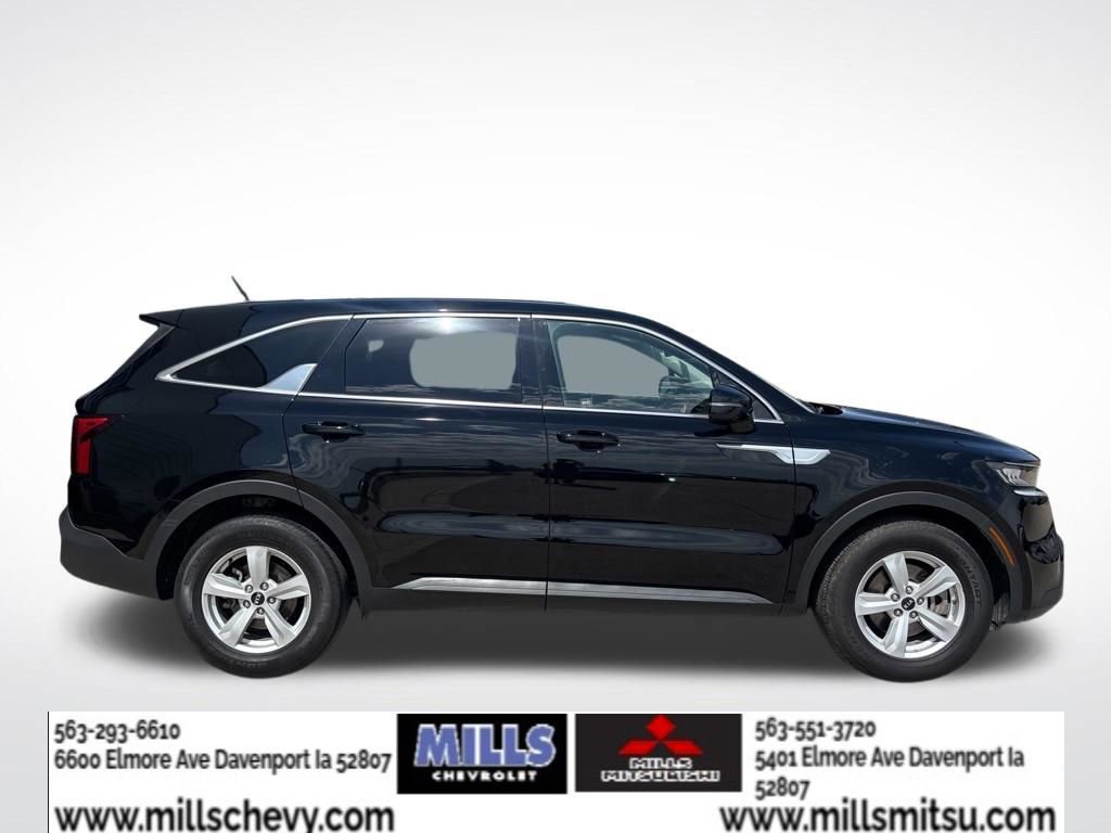 Used 2021 Kia Sorento LX image 4