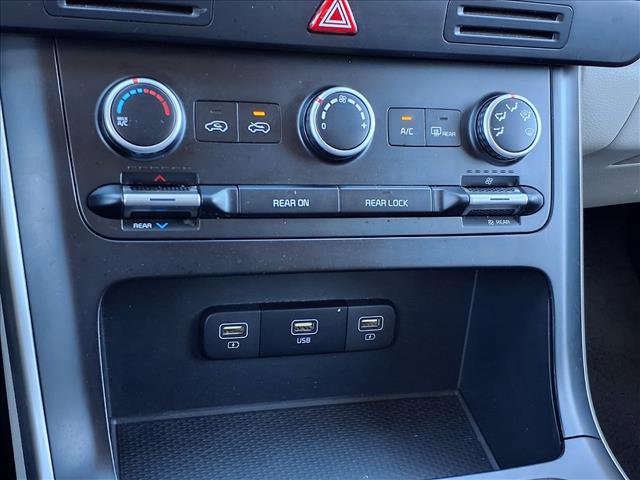 Used 2024 Kia Carnival LX image 20