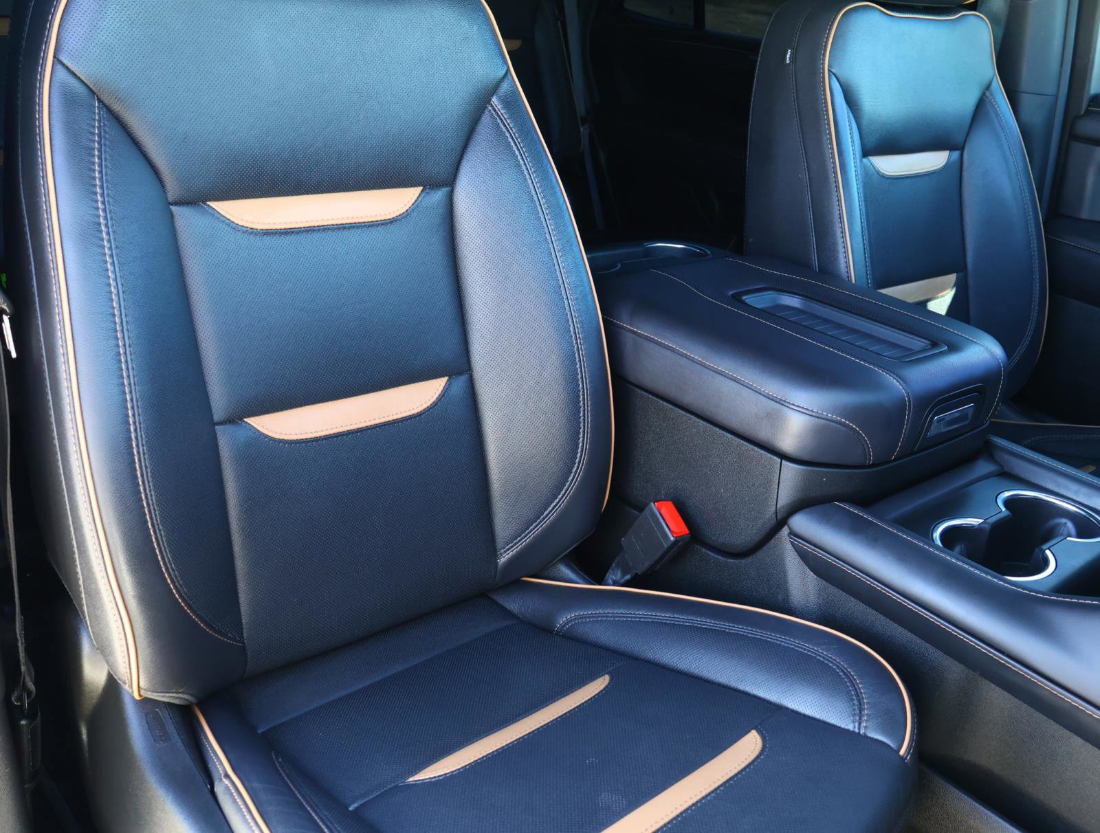 Used 2023 GMC Yukon AT4 w/ AT4 Premium Package image 19