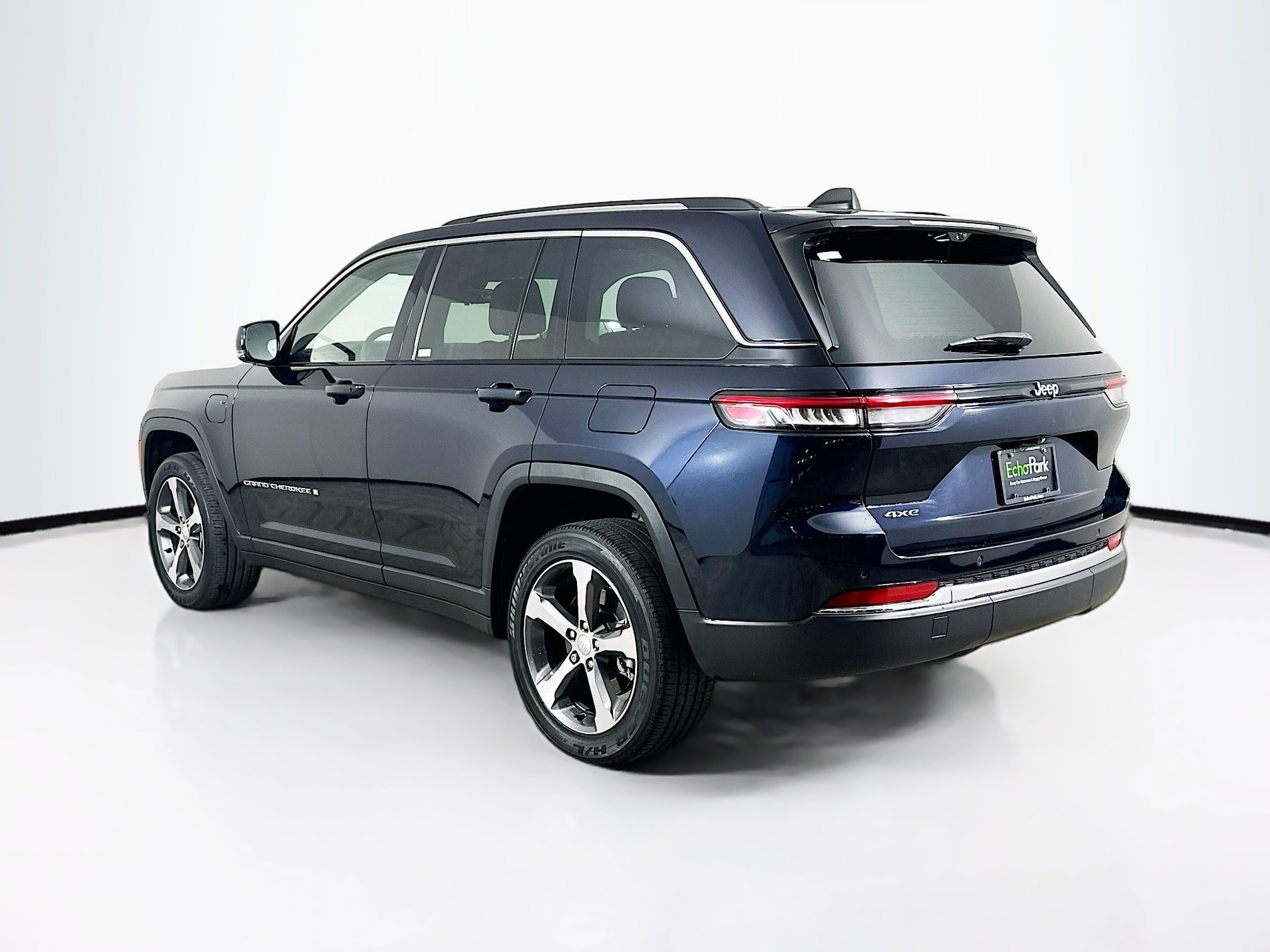 Used 2022 Jeep Grand Cherokee Limited 4xe w/ Luxury Tech Group II AWD/4WD image 5