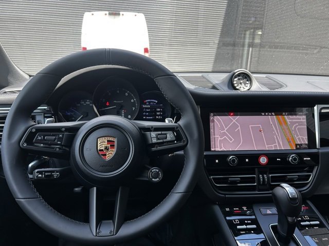 Certified 2025 Porsche Macan image 20