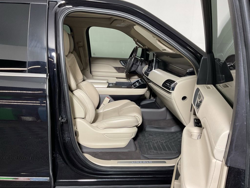 Used 2019 Lincoln Navigator L Reserve image 37