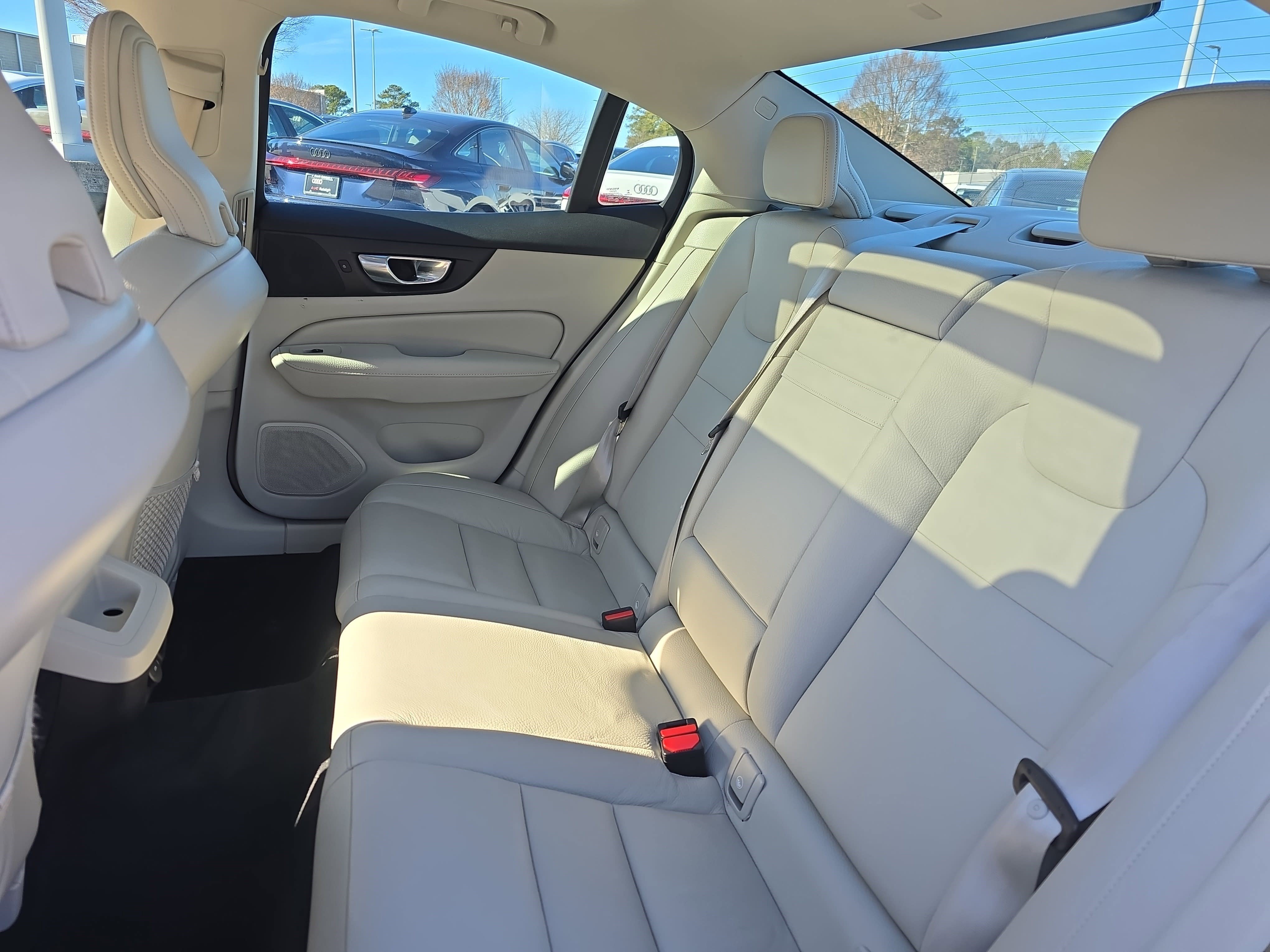 Used 2021 Volvo S60 T5 Momentum image 14