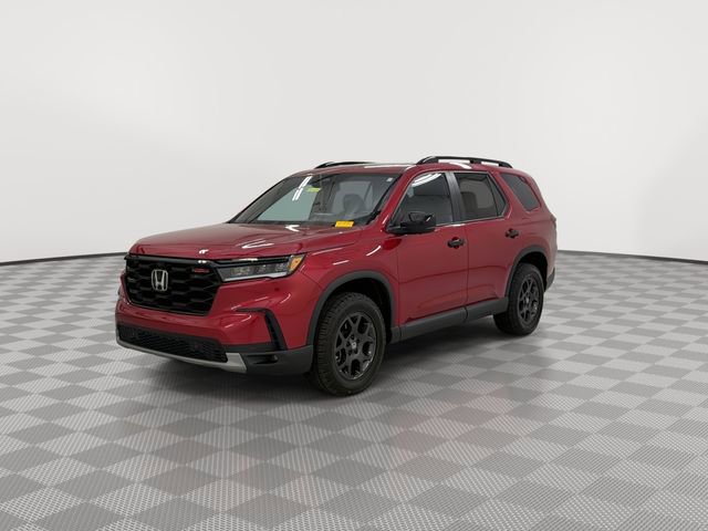Used 2025 Honda Pilot TrailSport image 4