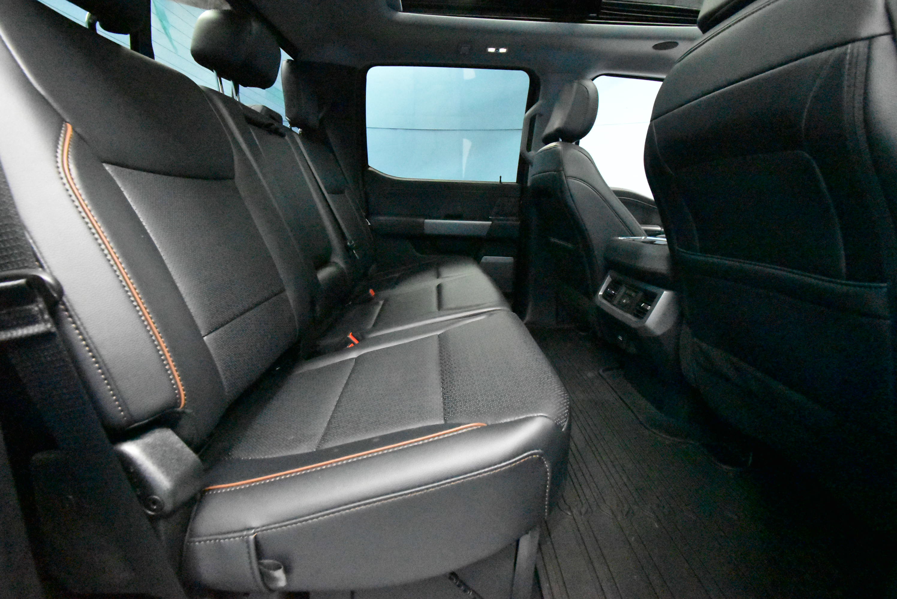 New 2025 Ford F350 Lariat w/ Lariat Ultimate Package image 29