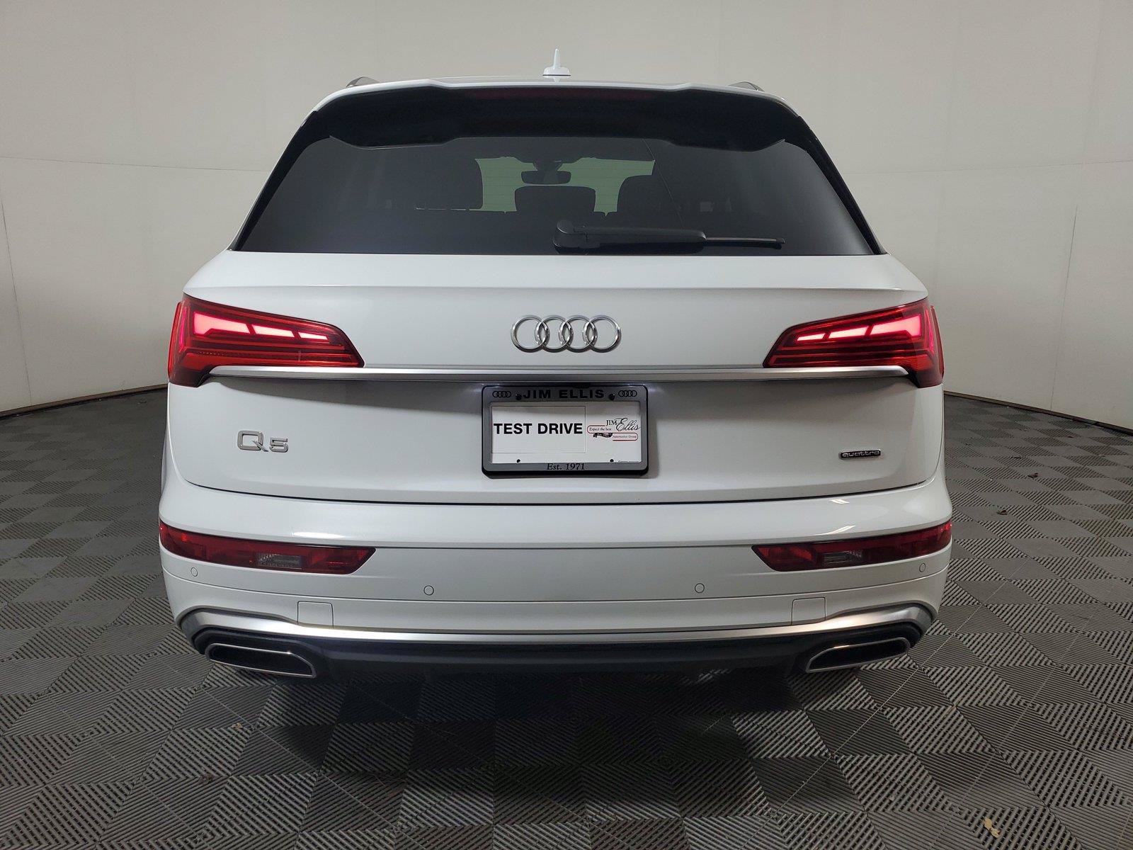 Used 2023 Audi Q5 2.0T Premium Plus w/ Premium Plus Package AWD/4WD image 5