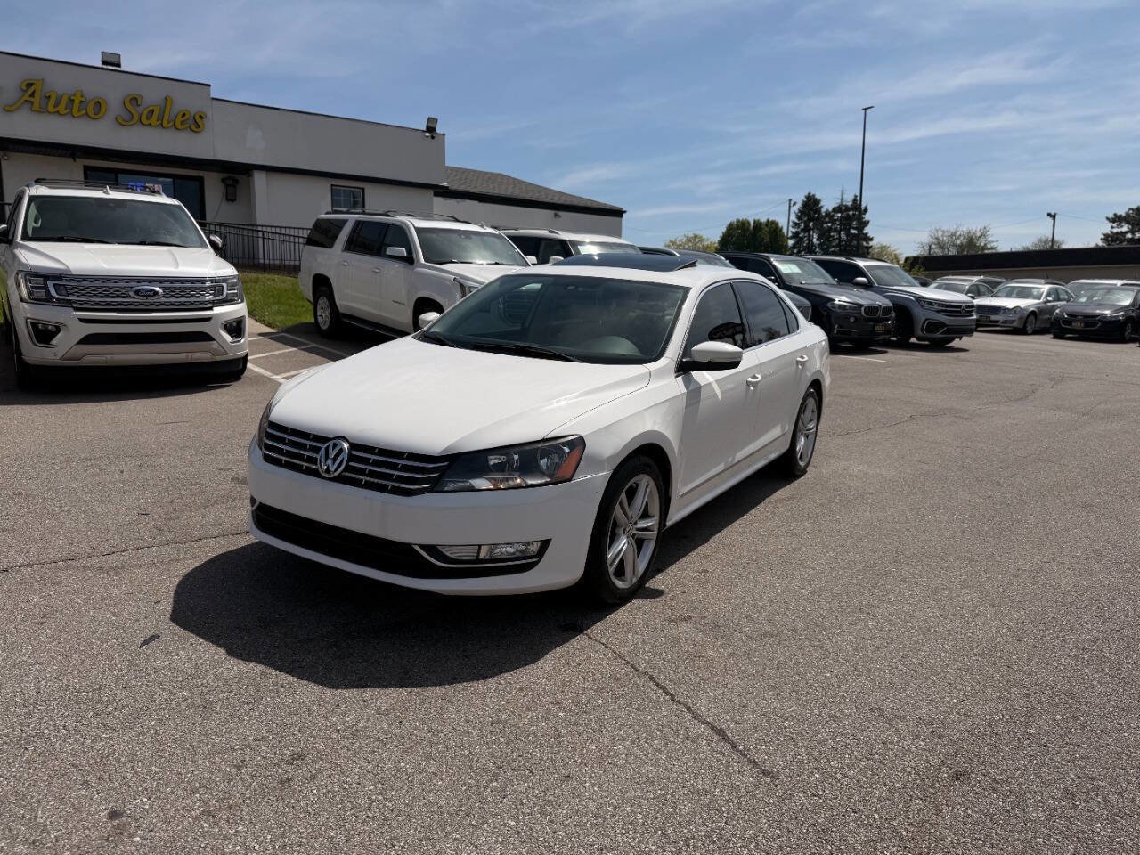 Used 2014 Volkswagen Passat TDI SE FWD image 2