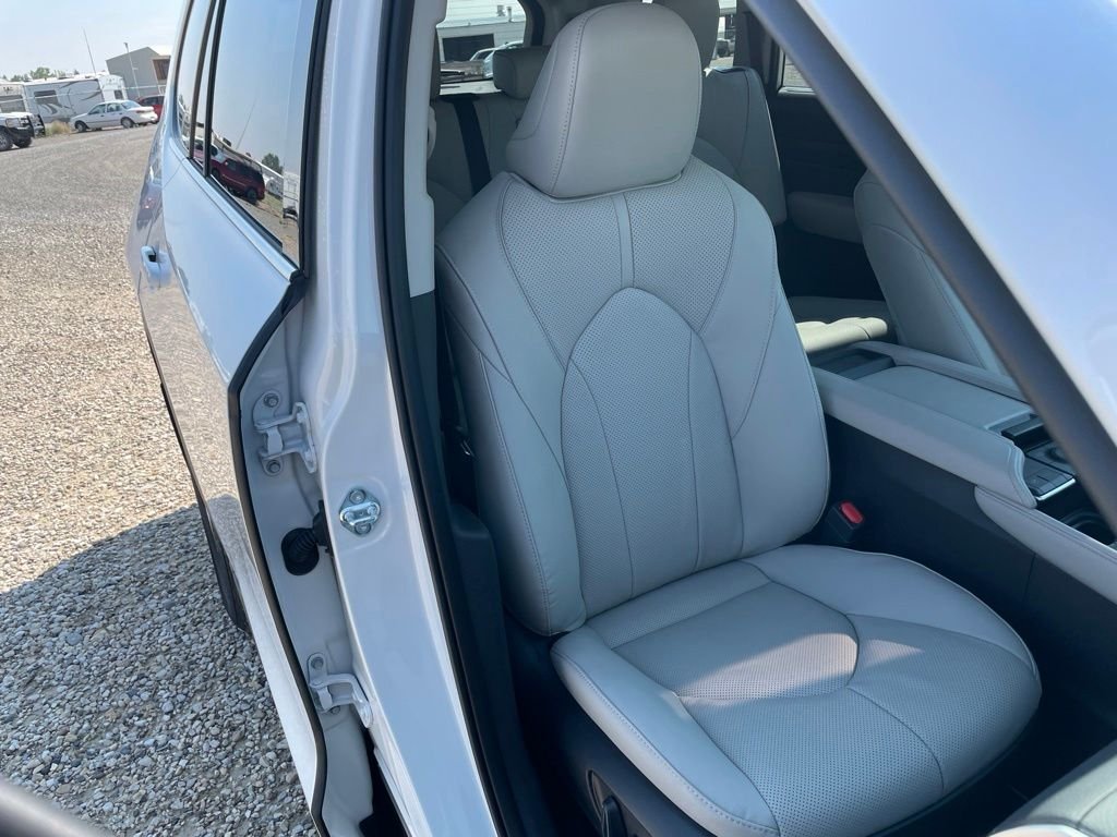 New 2026 Toyota Grand Highlander AWD image 31