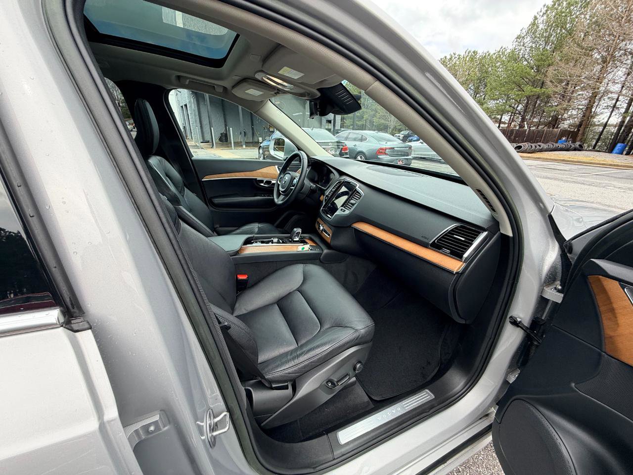 Used 2023 Volvo XC90 B6 Plus w/ Protection Package Premier image 16