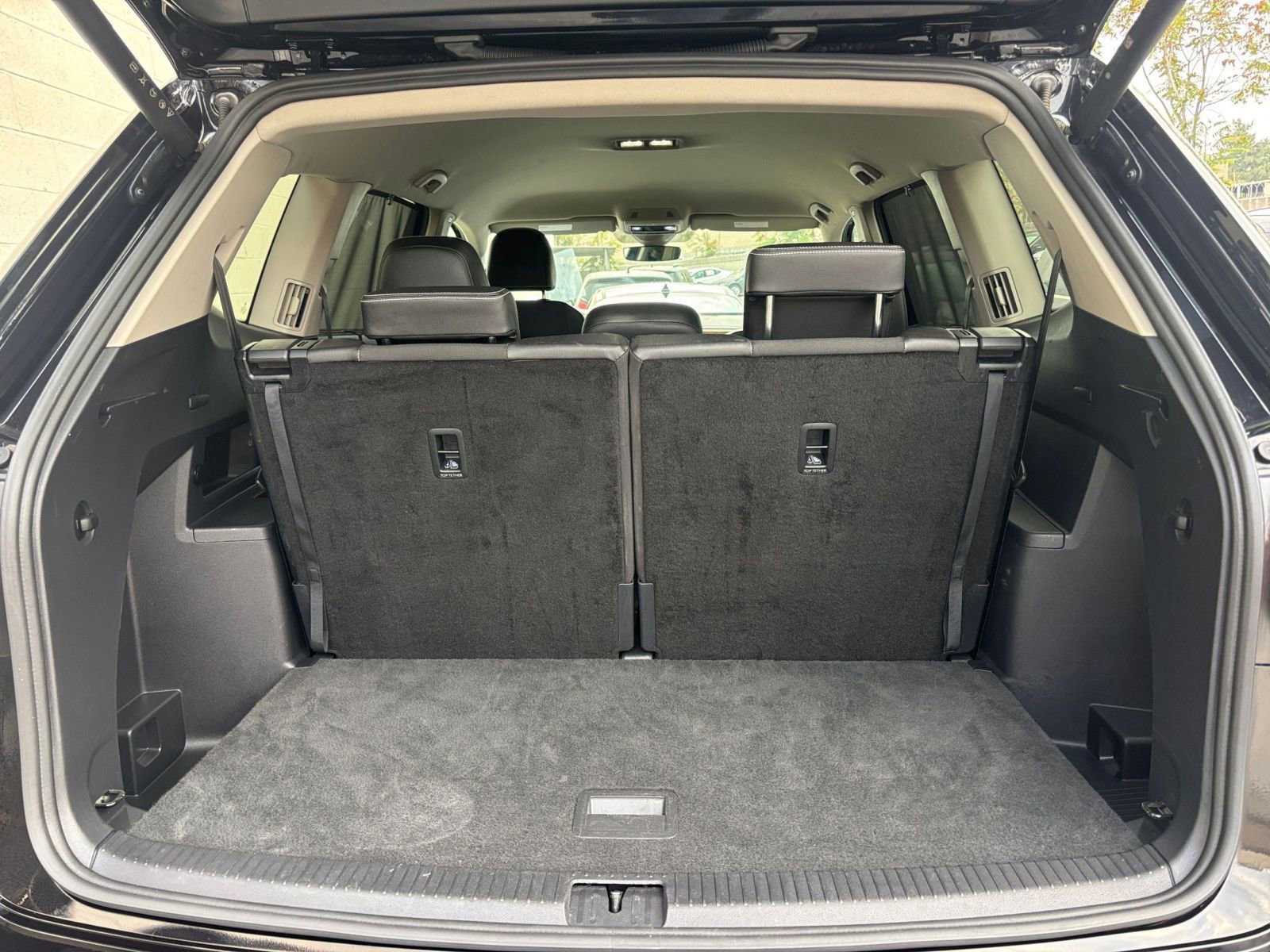 Used 2025 Volkswagen Atlas SE image 32