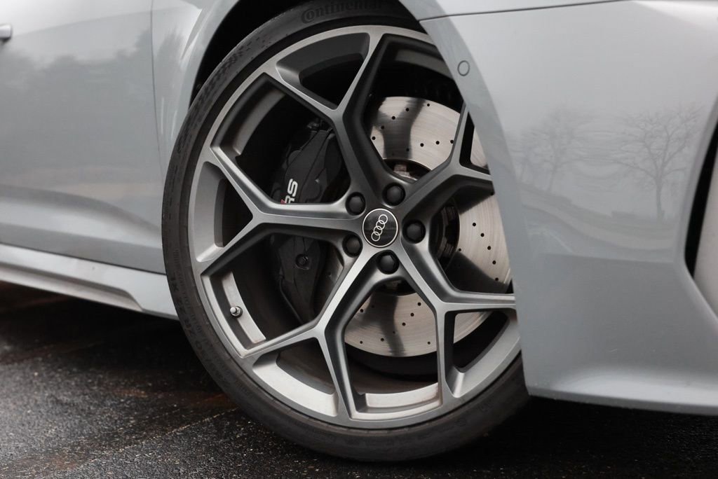 Used 2025 Audi RS 6 performance w/ Blue RS Design Package Plus image 19