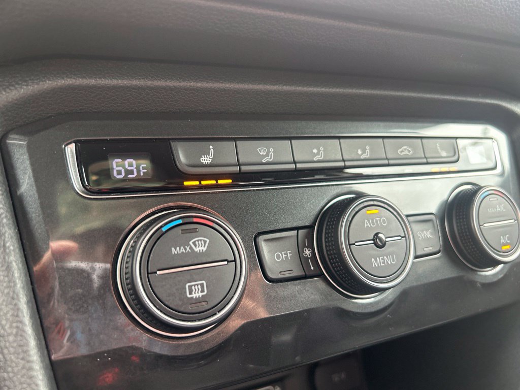 Used 2018 Volkswagen Tiguan SE AWD/4WD image 29