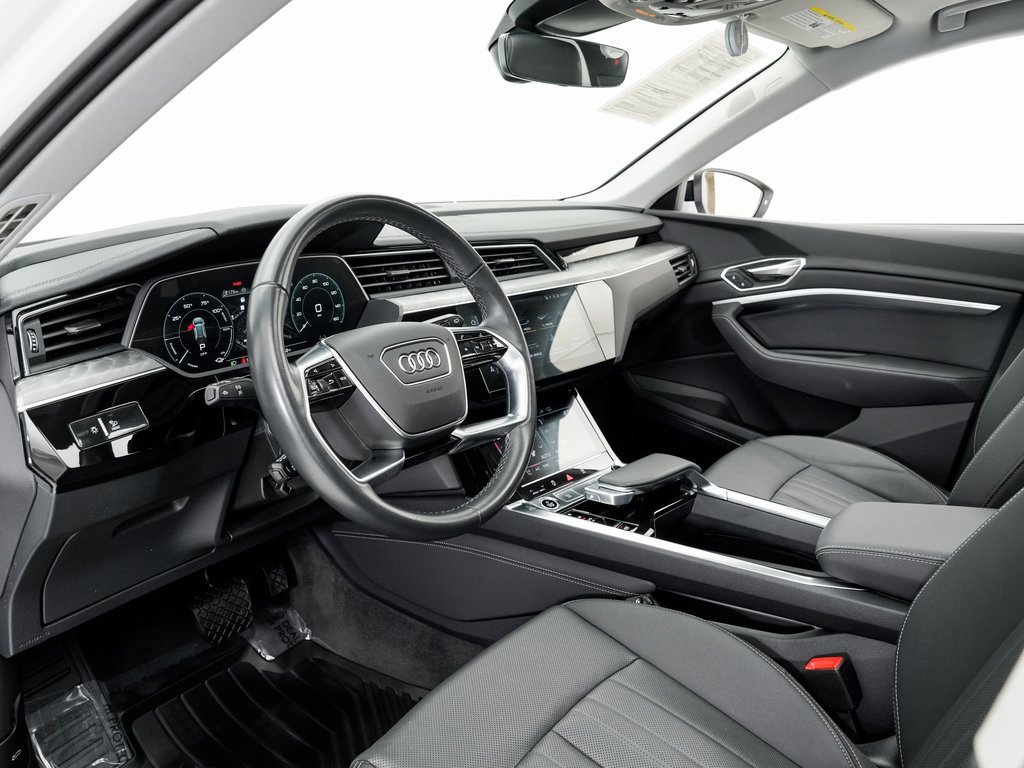 Used 2024 Audi Q8 e-tron Premium Plus image 4