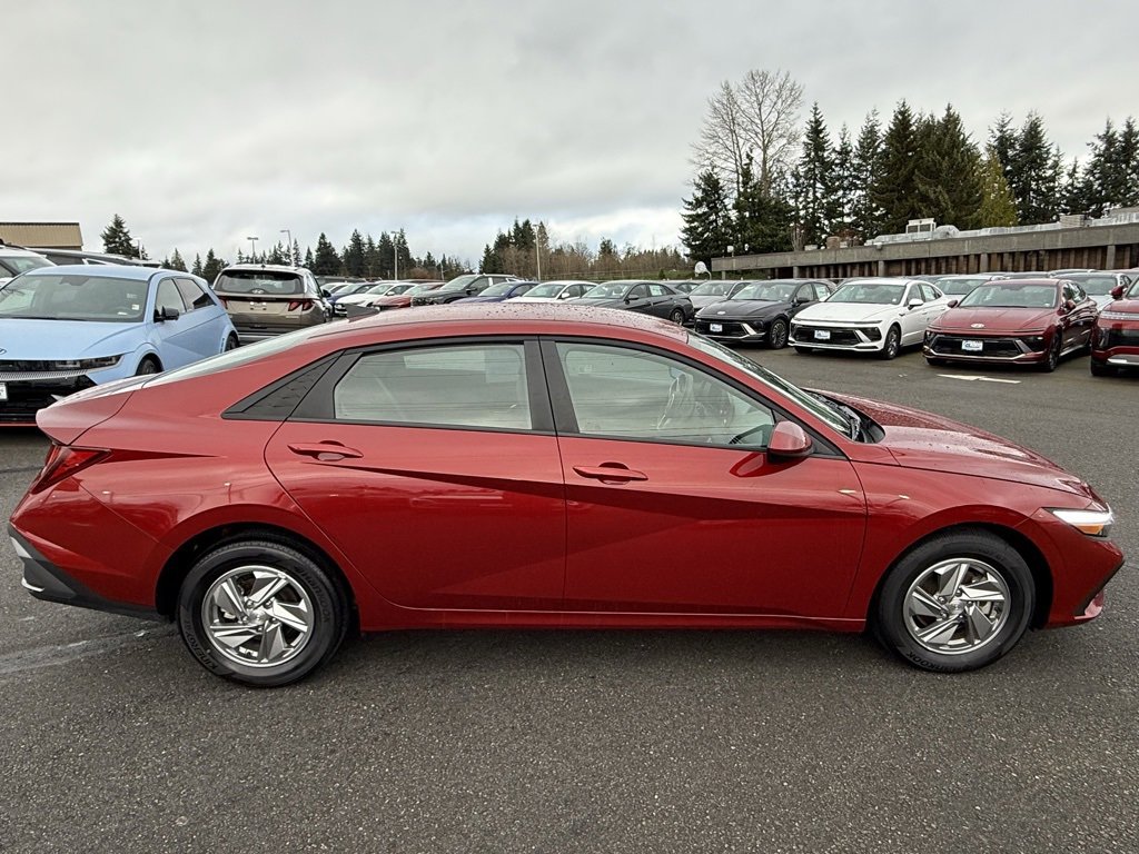 Certified 2025 Hyundai Elantra SE image 6
