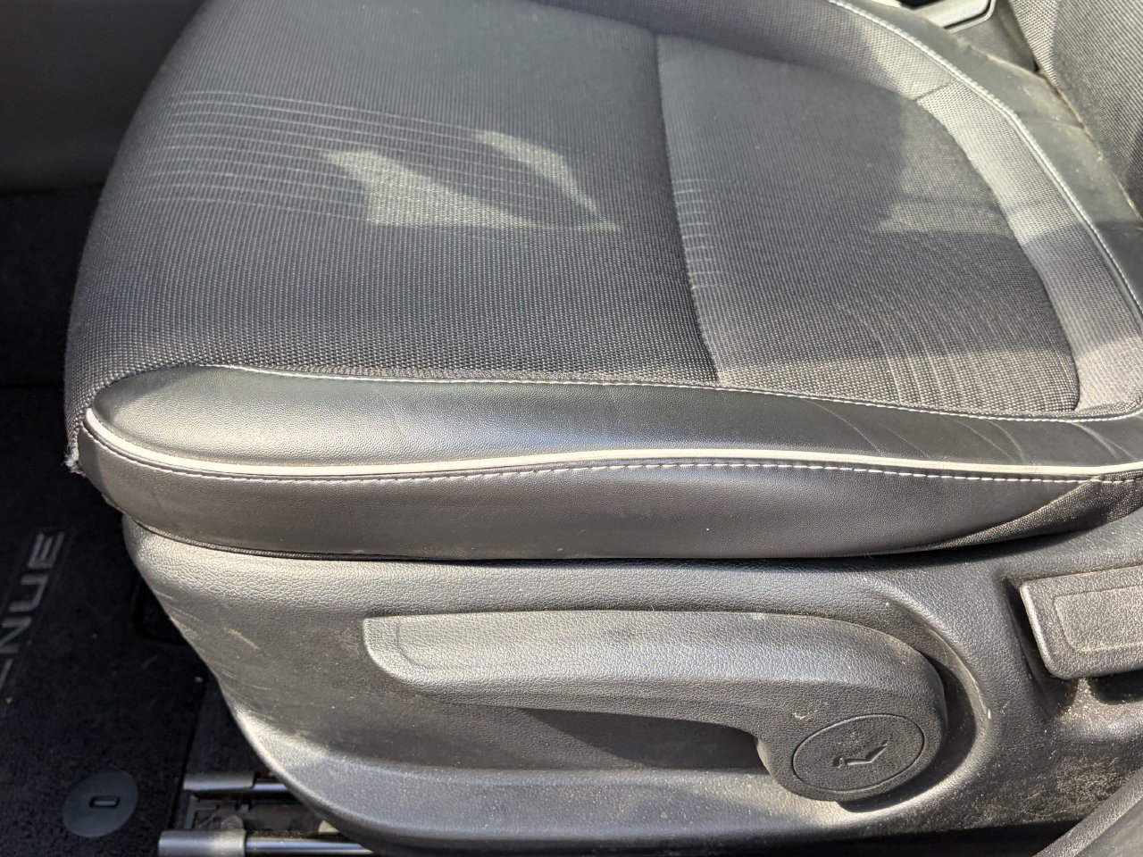 Used 2024 Hyundai Venue Limited FWD image 8