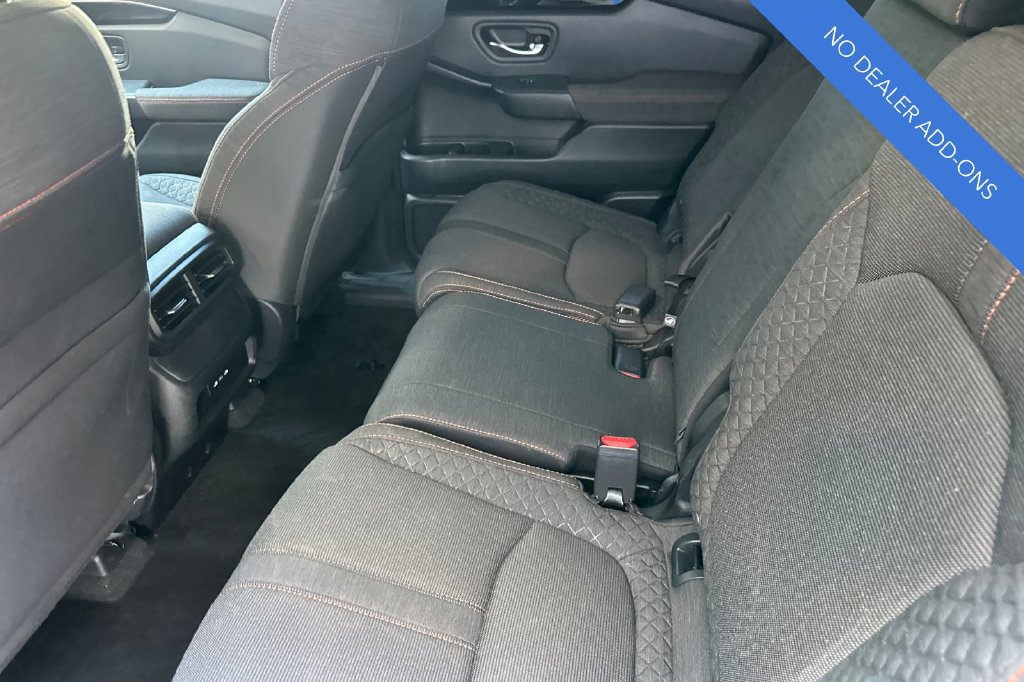 Used 2025 Honda Pilot Sport image 13