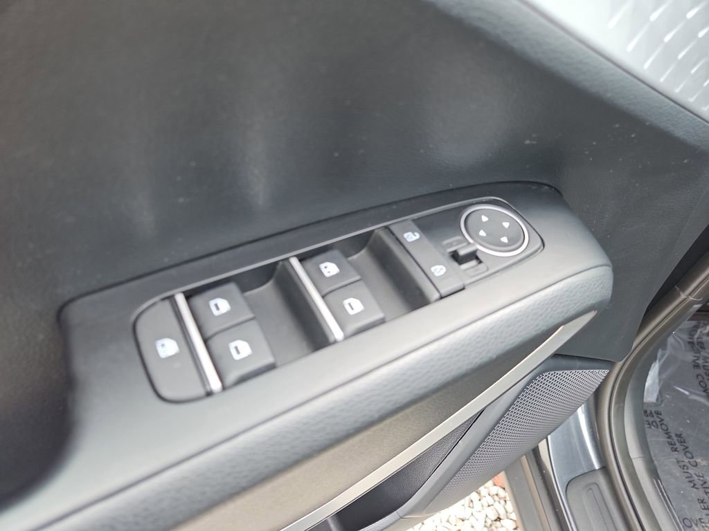 Used 2025 Kia Soul LX w/ LX Technology Package FWD image 17
