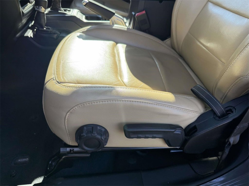 Used 2019 Jeep Wrangler Unlimited Sahara image 11