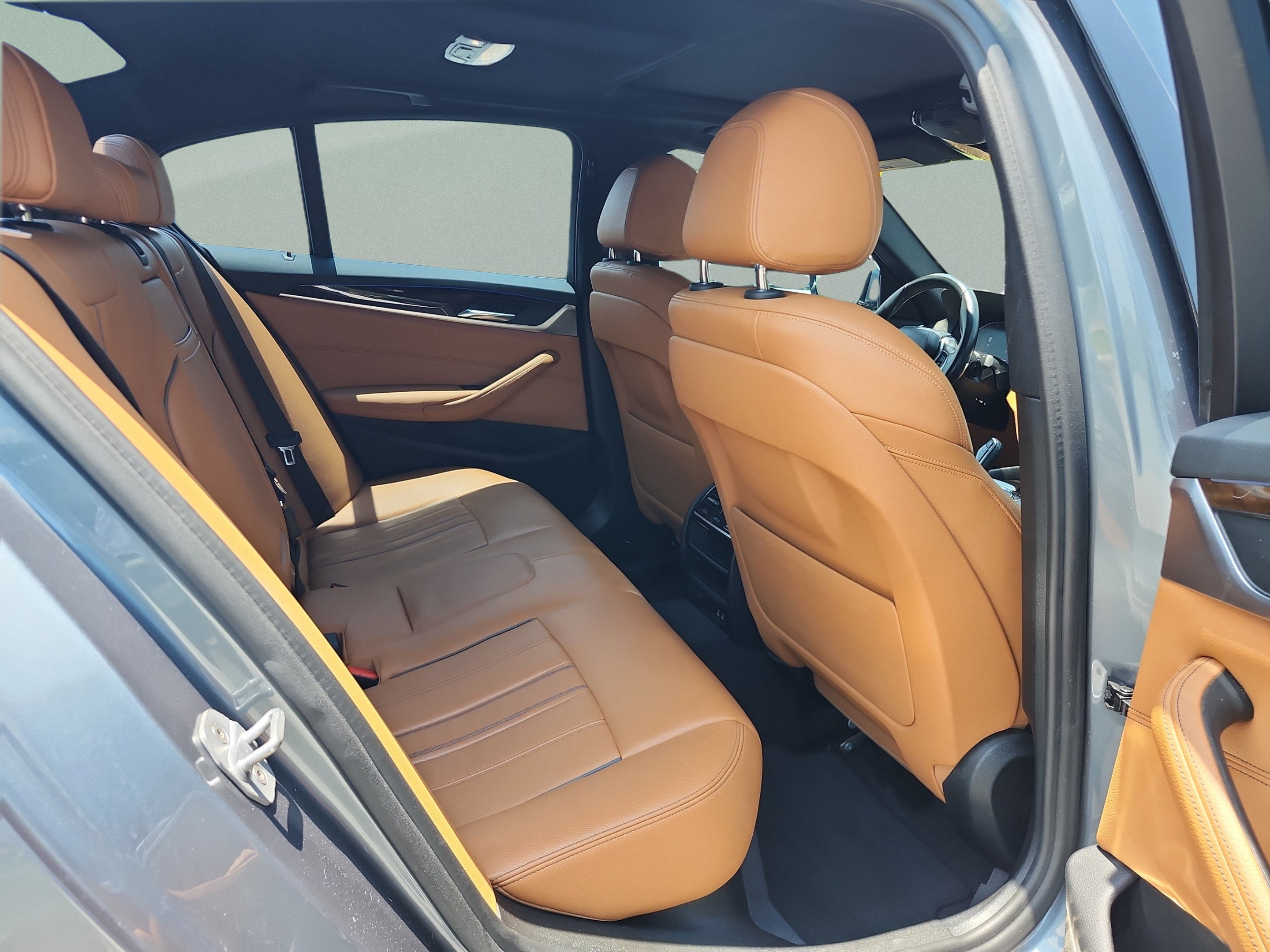 Used 2020 BMW 530i w/ Premium Package RWD image 18