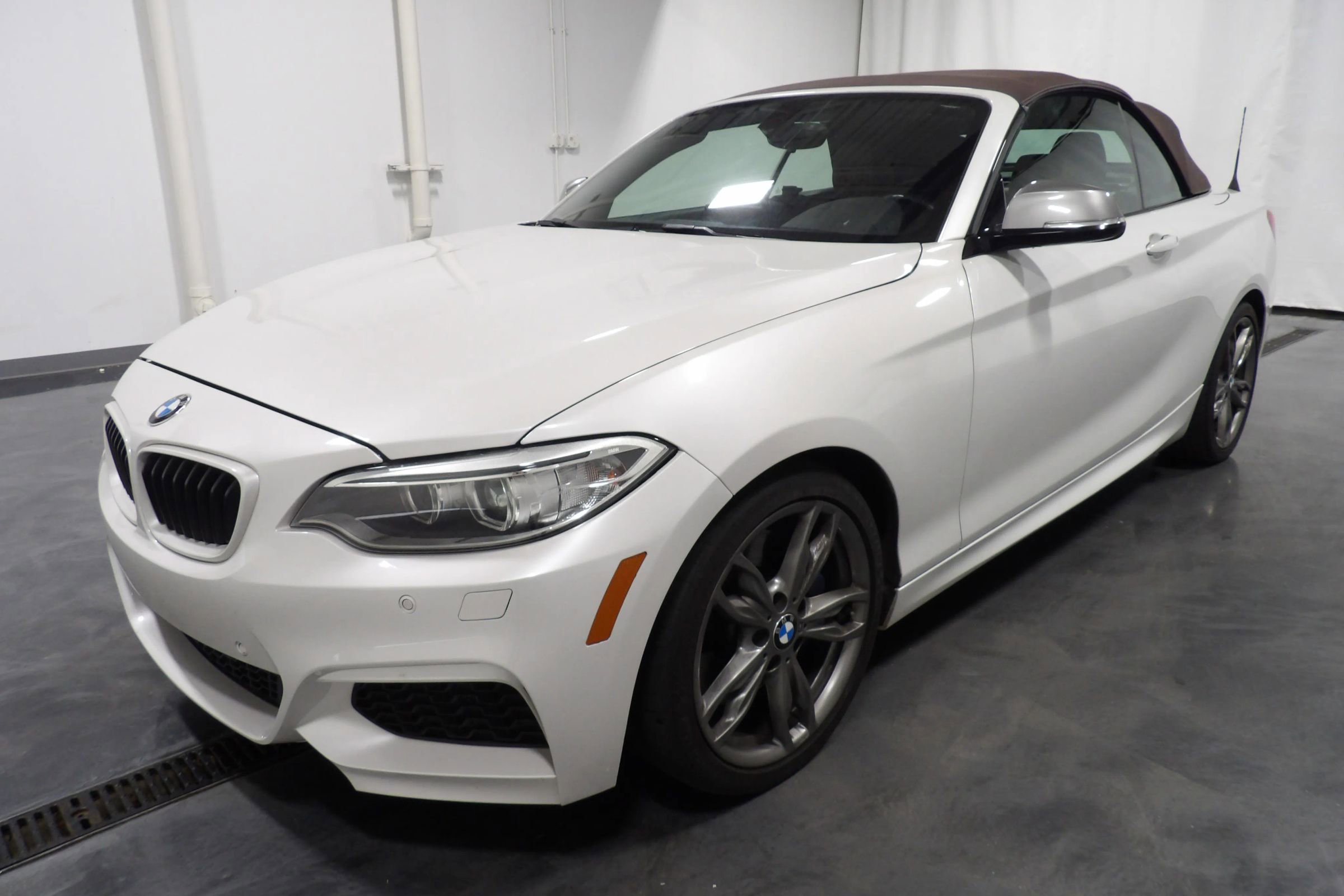 Used 2016 BMW M235i xDrive Convertible image 4