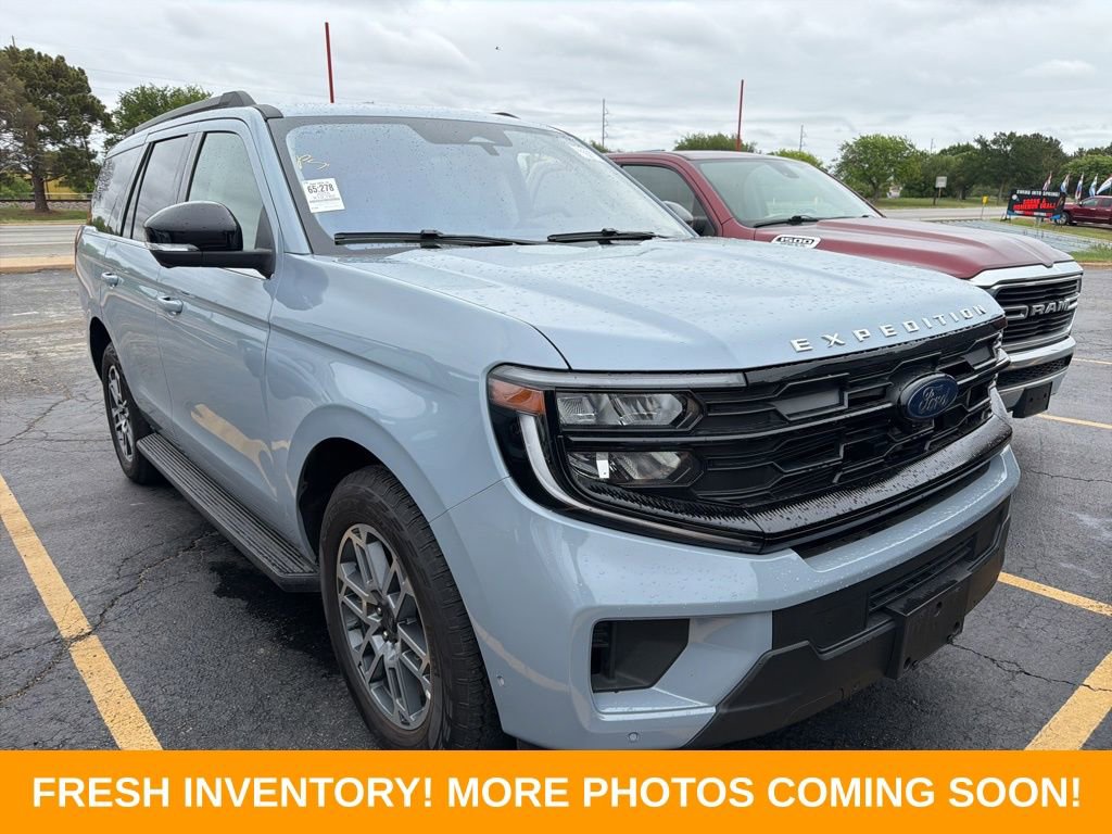 Used 2025 Ford Expedition Active AWD/4WD image 1