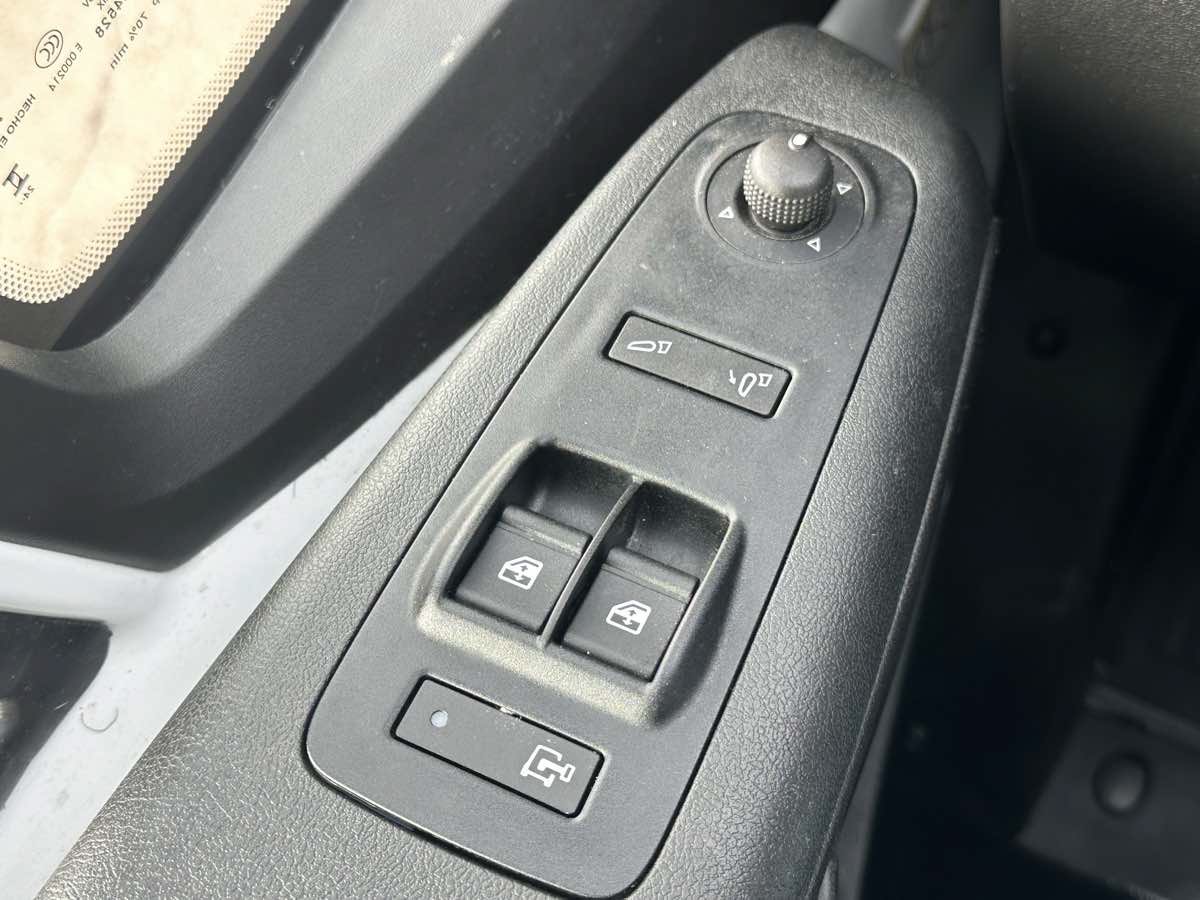 Used 2025 RAM ProMaster 2500 w/ Convenience Group FWD image 30