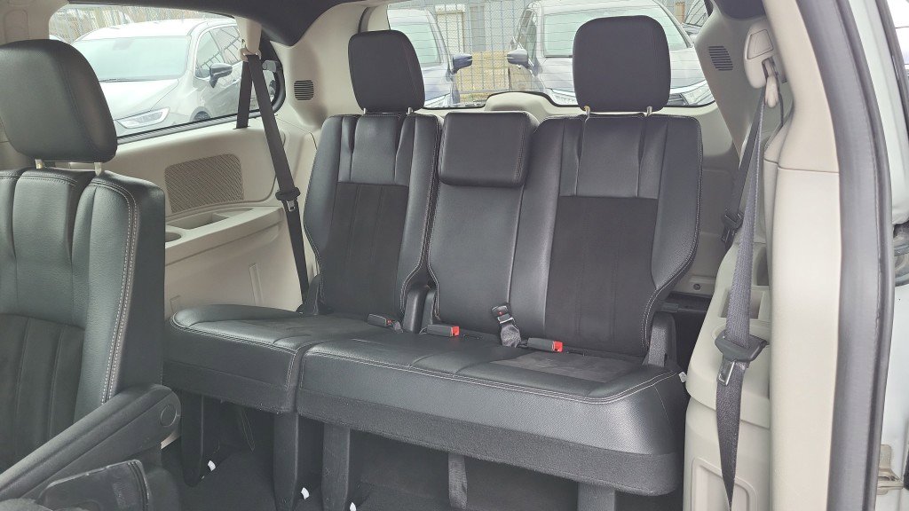 Used 2019 Dodge Grand Caravan SXT image 24