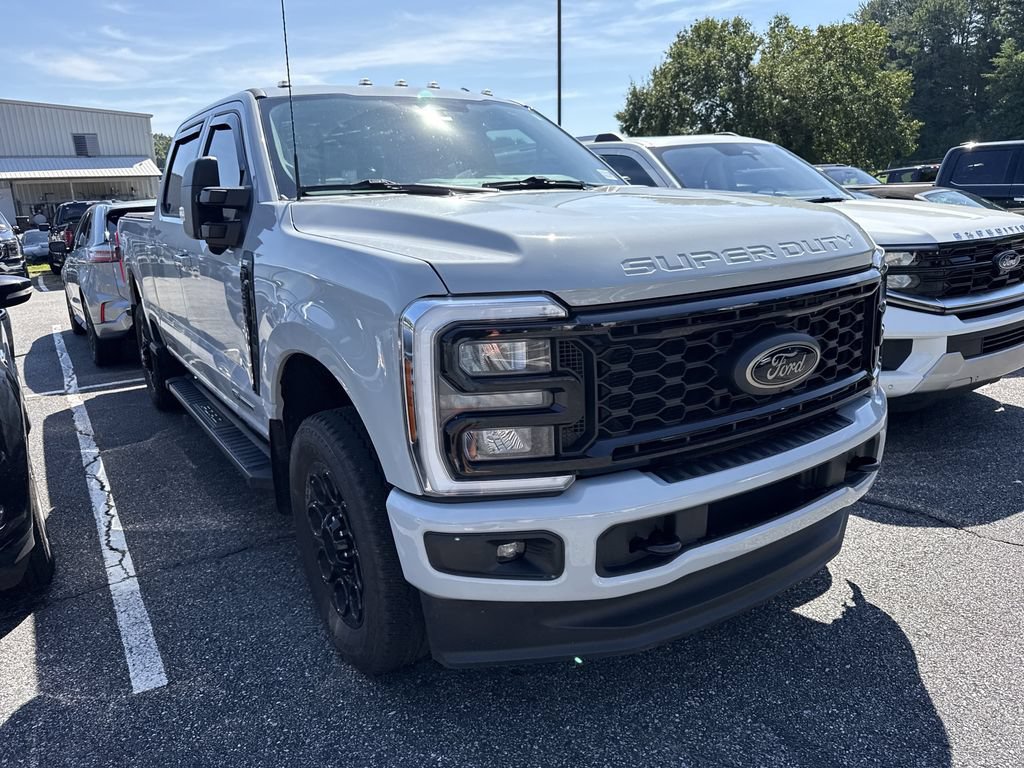 Used 2025 Ford F250 XLT w/ Black Appearance Package AWD/4WD image 2