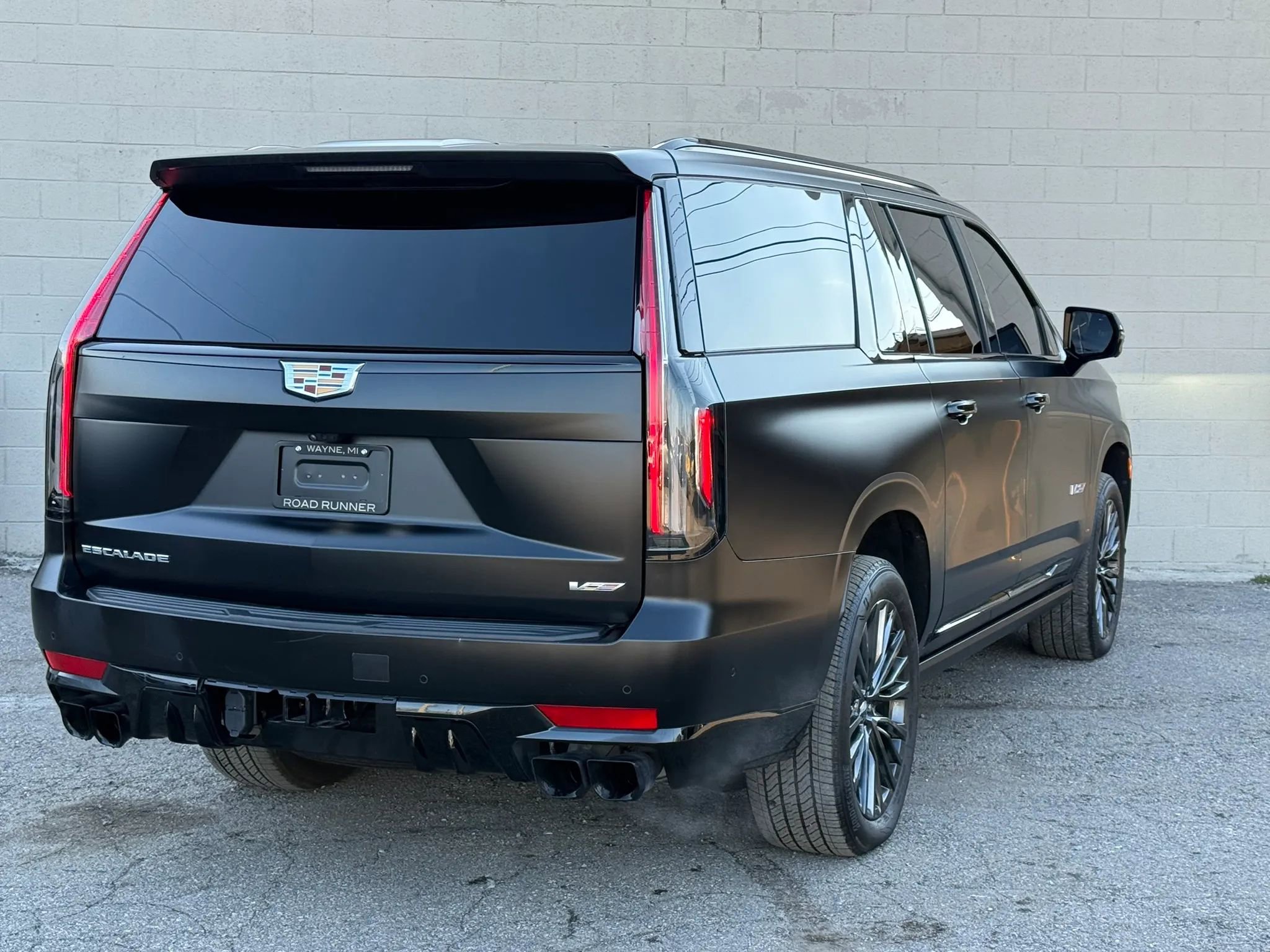 Used 2024 Cadillac Escalade ESV V image 10