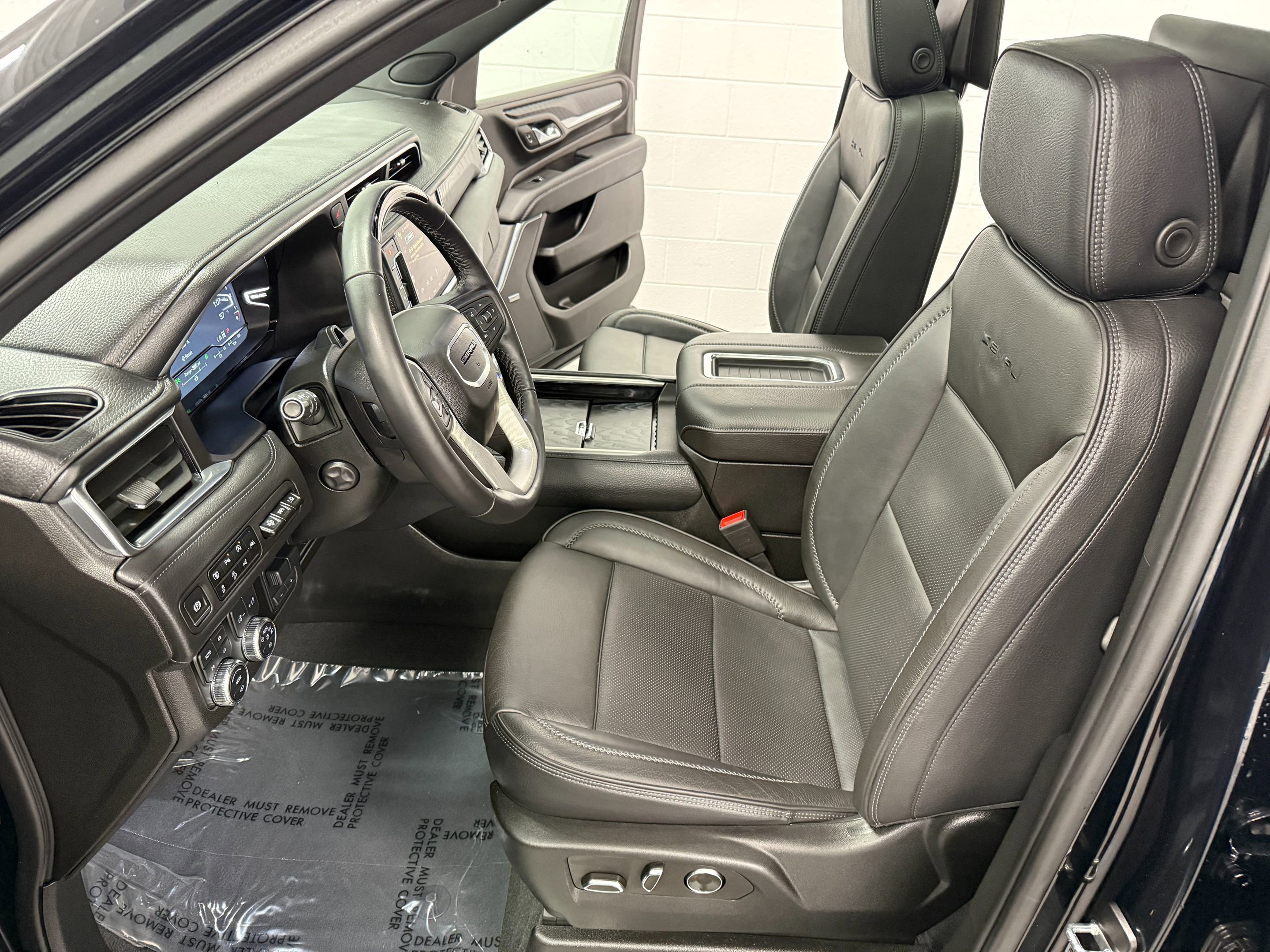 Used 2024 GMC Yukon Denali w/ Advanced Technology Package AWD/4WD image 18