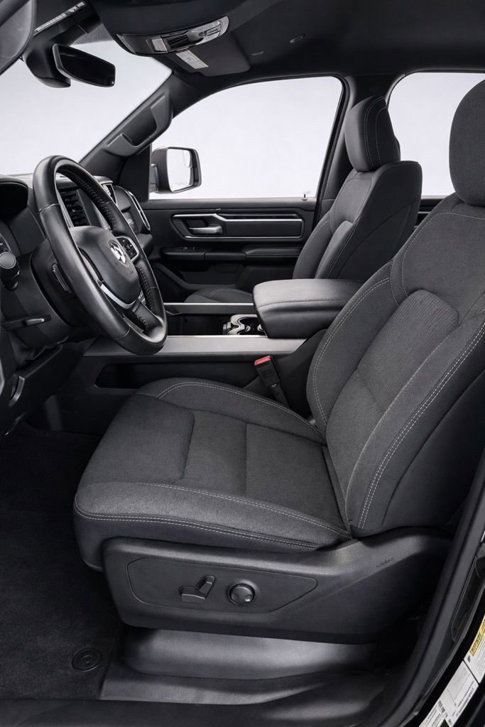 Used 2022 RAM 1500 Big Horn w/ Night Edition AWD/4WD image 9