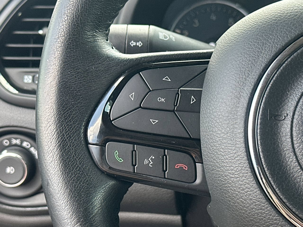 Used 2020 Jeep Renegade Altitude FWD image 26