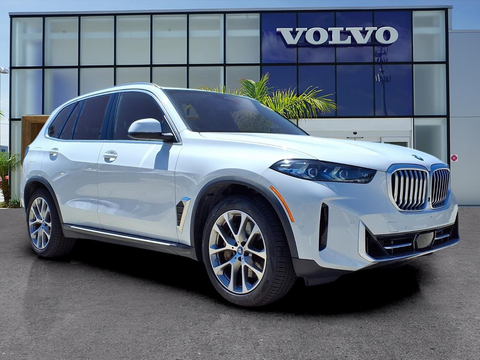 Used 2025 BMW X5 xDrive50e AWD/4WD image 1