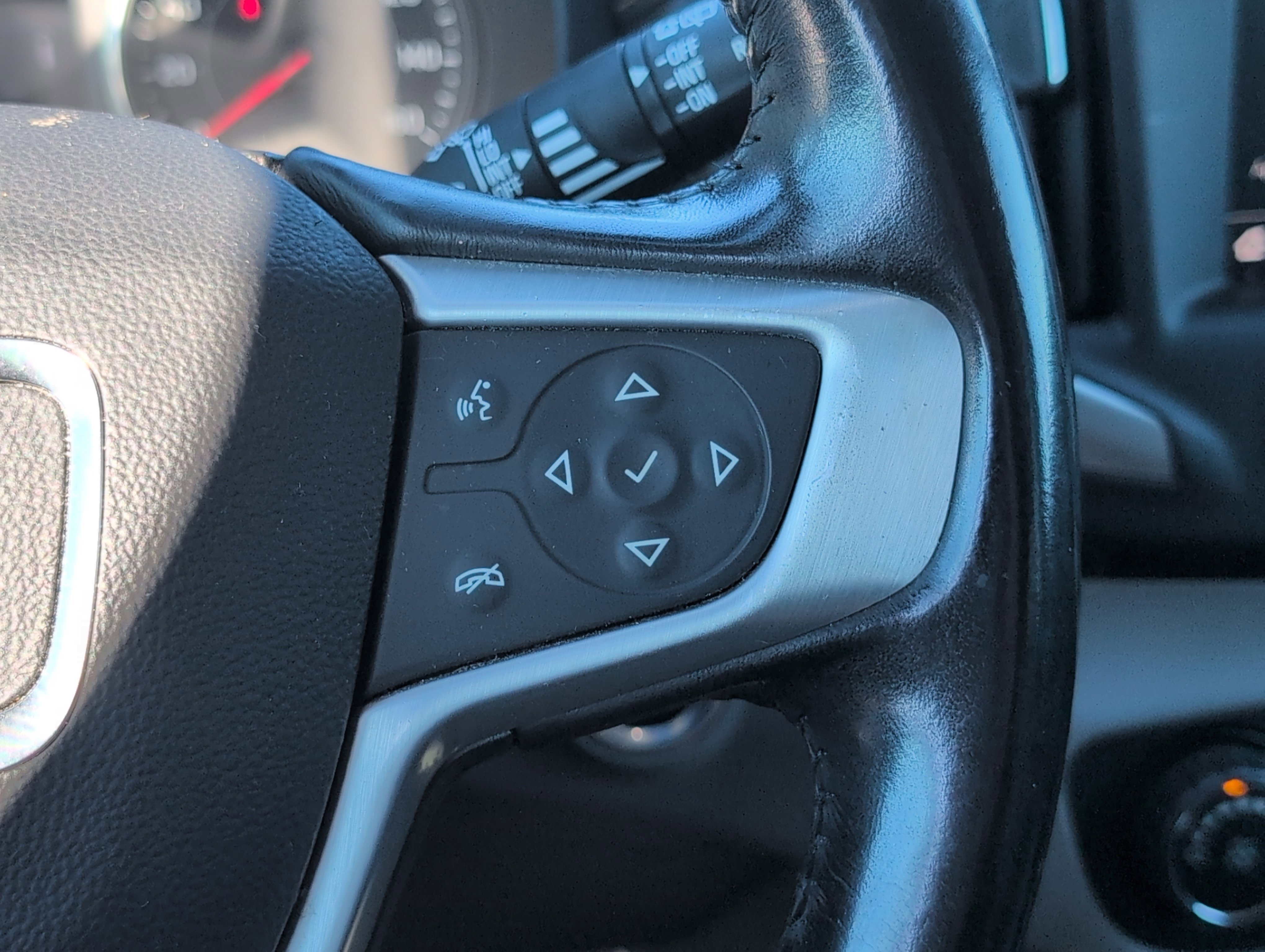 Used 2020 GMC Terrain SLE image 25