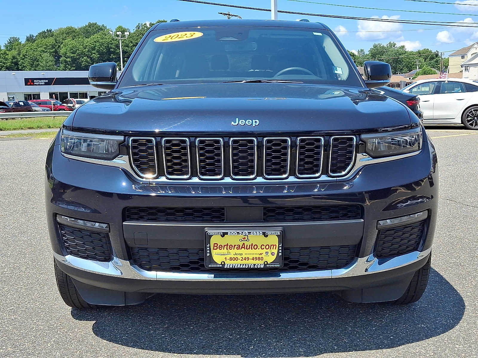 Certified 2023 Jeep Grand Cherokee L Limited AWD/4WD image 2