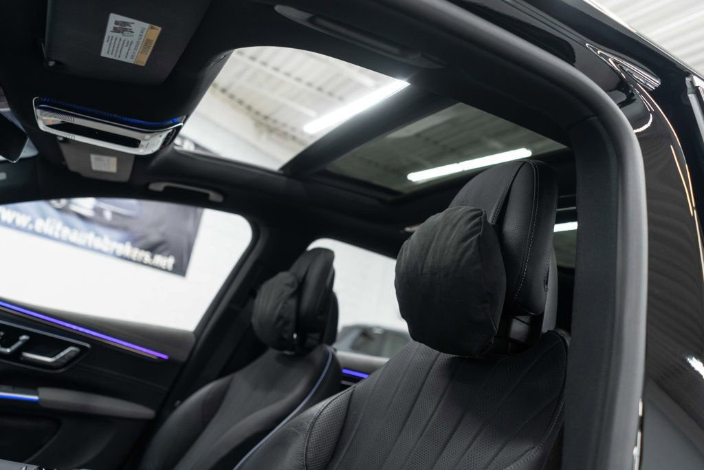 Used 2023 Mercedes-Benz EQS 580 4MATIC SUV w/ Exclusive Trim Package image 7