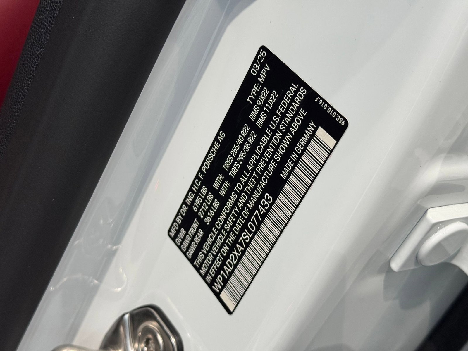 Certified 2025 Porsche Macan Electric image 30