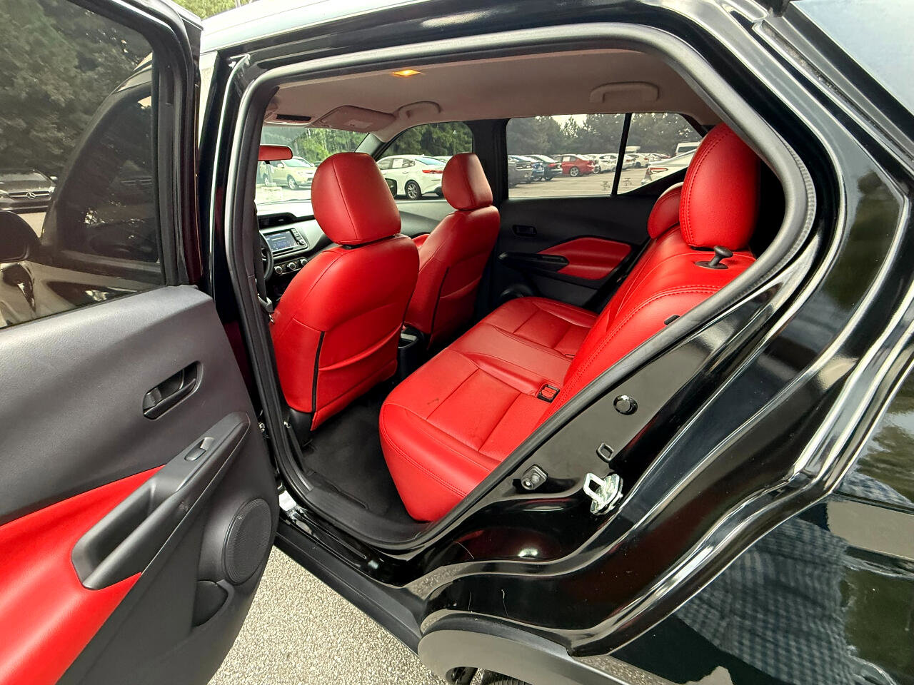 Used 2018 Nissan Kicks S image 10